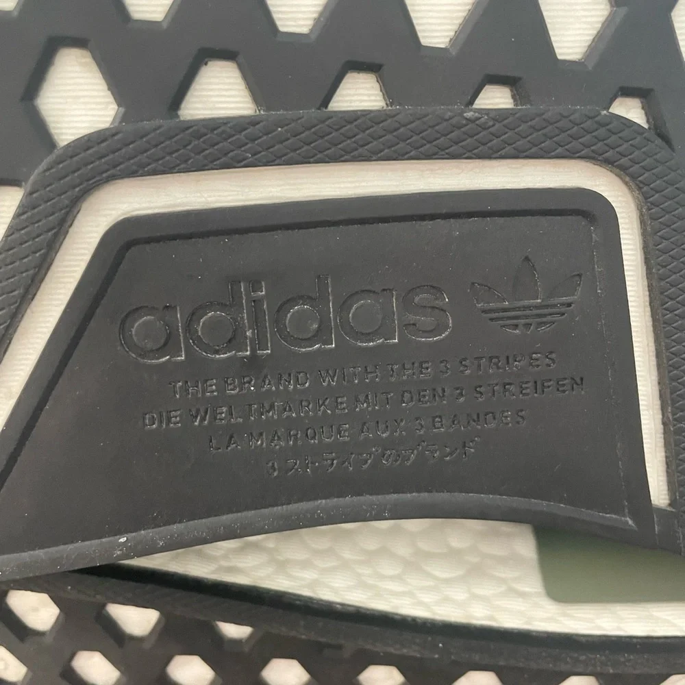 ADIDAS NMD_R1 V2 SHOES SIZE 12
